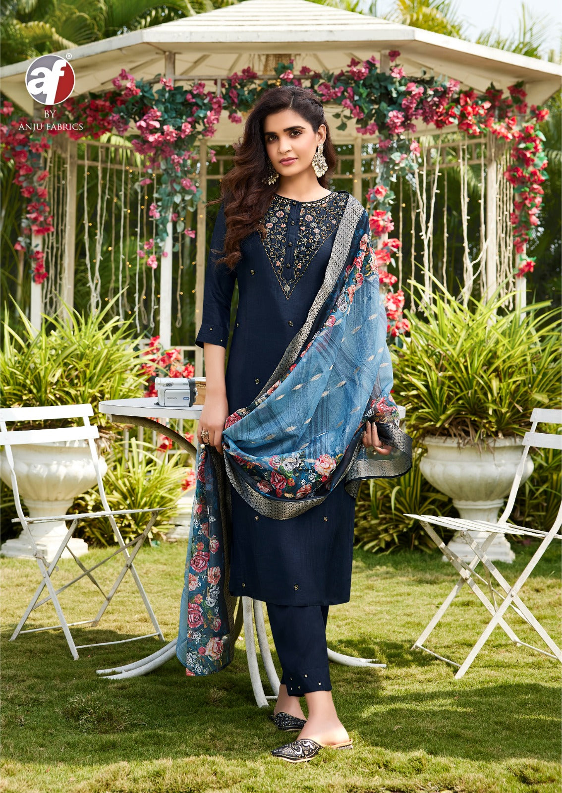 ghughant suit with dupatta and pant